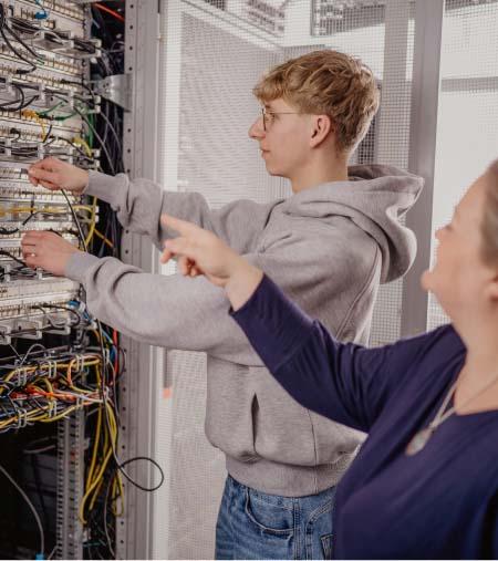 Fach&shy;informatiker <br> (m/w/d)