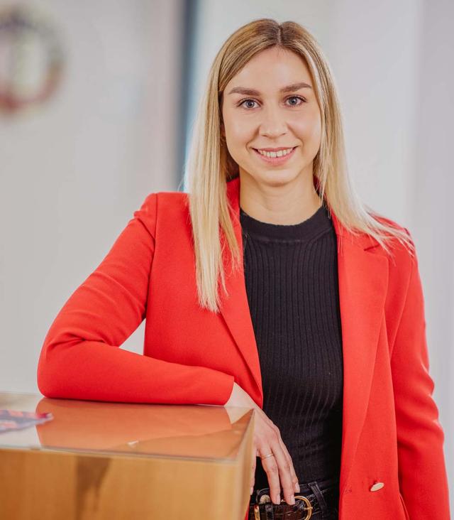 Portrait von Daniela Riedl, Recruiterin bei ERDINGER.