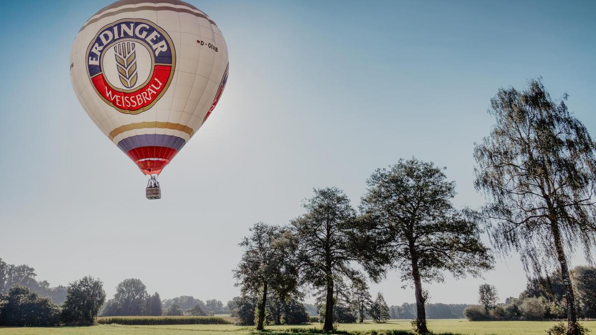 The ERDINGER hot air balloon symbolically represents a holistic top-down perspective in sustainable corporate management.