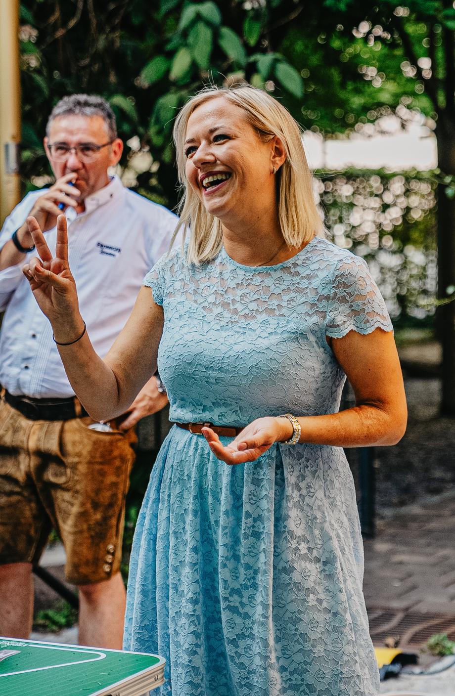 A female employee is laughing happily at the ERDINGER company event.