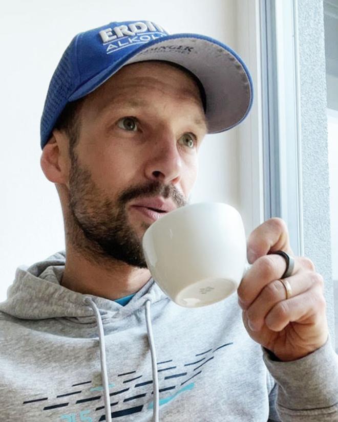 Patrick Lange is wearing an ERDINGER Non-Alcoholic cap and enjoying a doppio.