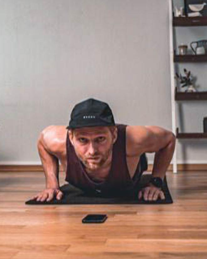 A man is doing mobility training before his workout.