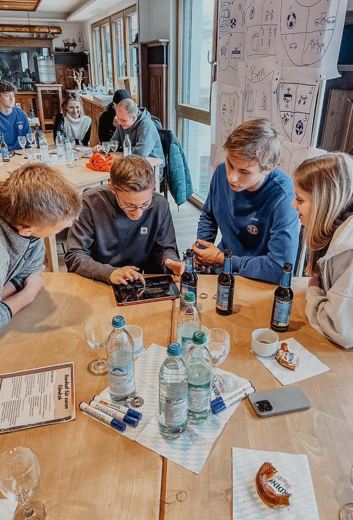 Auszubildende in Projektarbeit auf Azubitag.