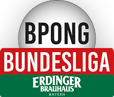 Viele Menschen spielen Beerpong an mehereren Tischen in einer Halle im ERDINGER Brauhaus Branding