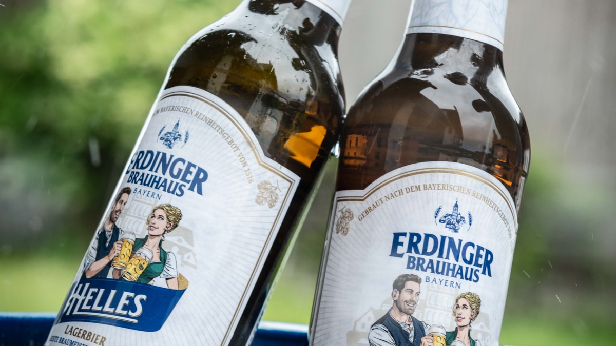 Close-up of two ERDINGER Brauhaus Hell bottles in nature.