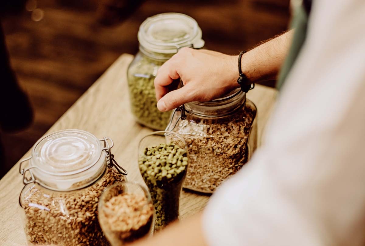 Various raw materials arranged in glasses during the ERDINGER brewery tour.