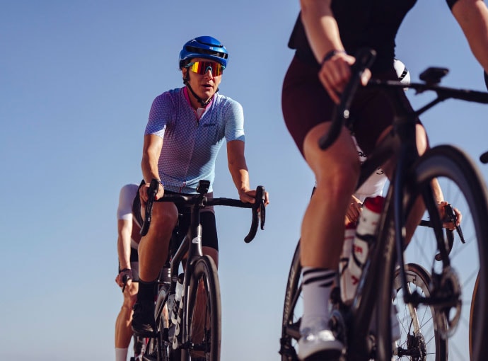 Daniela Bleymehl cycling with the ERDINGER Active.TEAM.