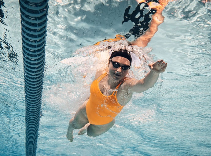 Nikki Bartlett during swim training with the ERDINGER Active.TEAM.