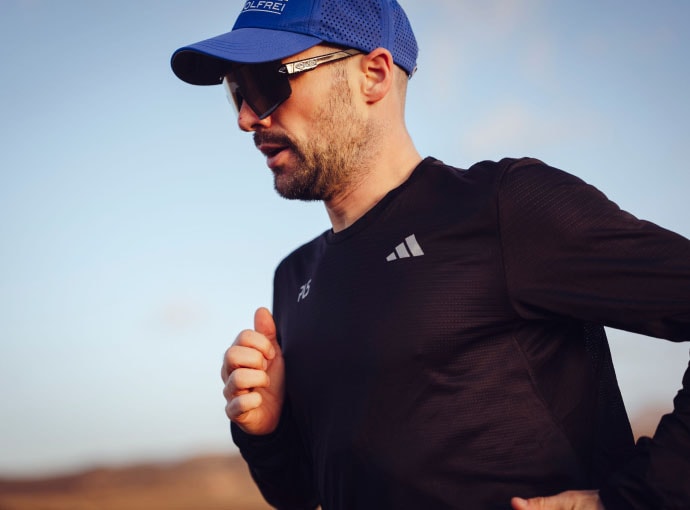 Patrick Lange during his running training with an ERDINGER Alcohol-Free cap.