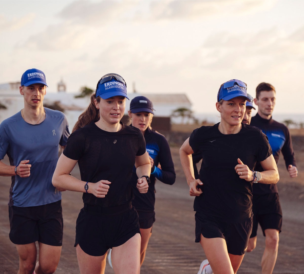 The ERDINGER Alcohol-Free professionals during their joint running training.