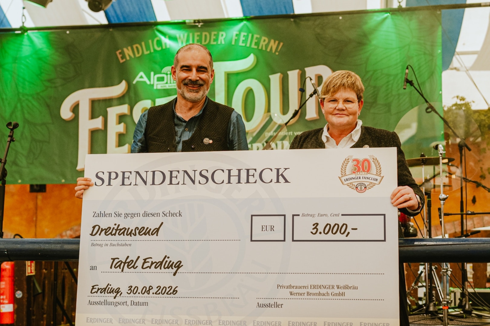 Spendenscheck von ERDINGER Weißbräu über 3.000 Euro für die Tafel Erding